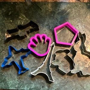 Cookie cutters, assorted.